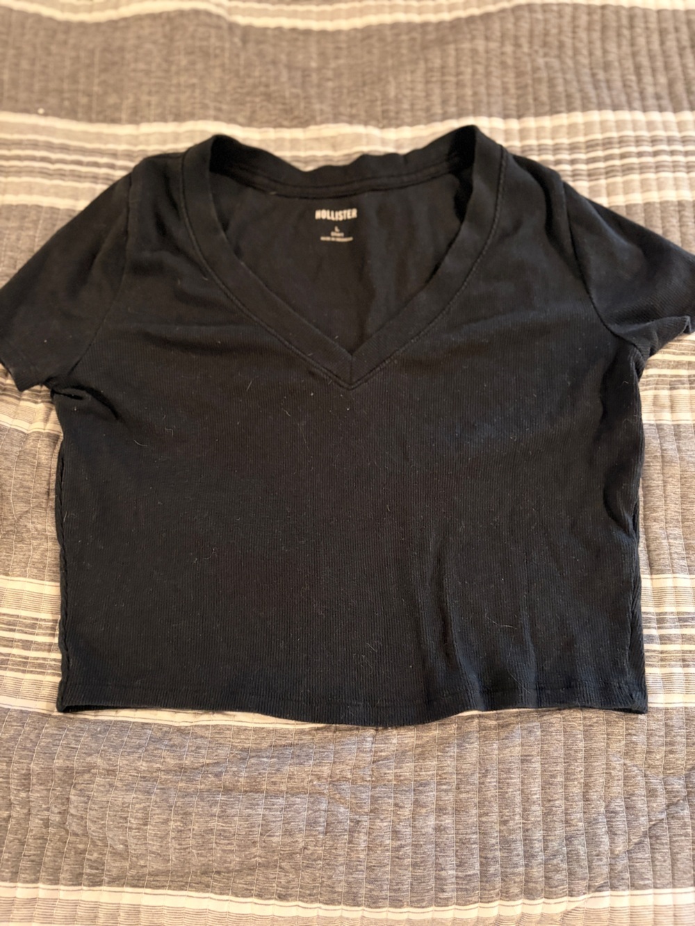 Hollister Black V-Neck Ribbed Crop Top Women’s Large